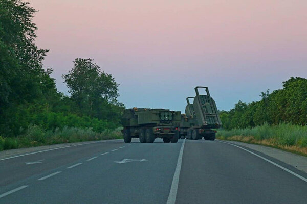 Генштаб ВСУ показал работу американских систем залпового огня HIMARS на Запорожском направлении. Фото © ТАСС / Zuma