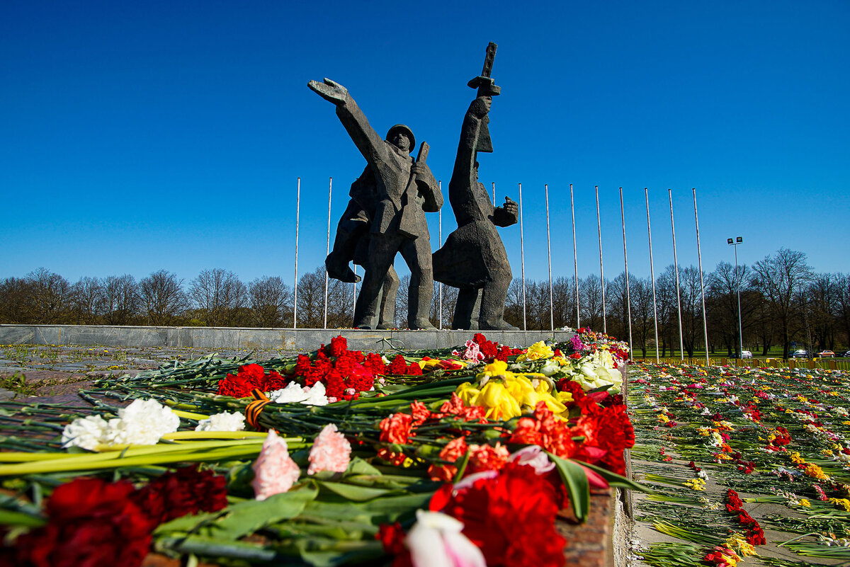 Памятник Освободителям Риги//Sputnik (Sergey_Melkonov)