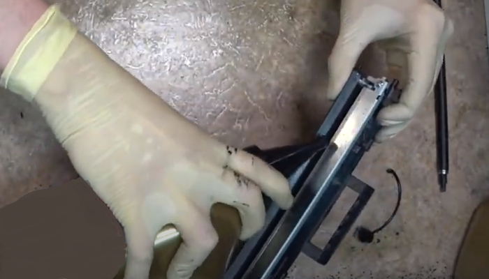 Фото 24. Устанавливаем ролик проявки 