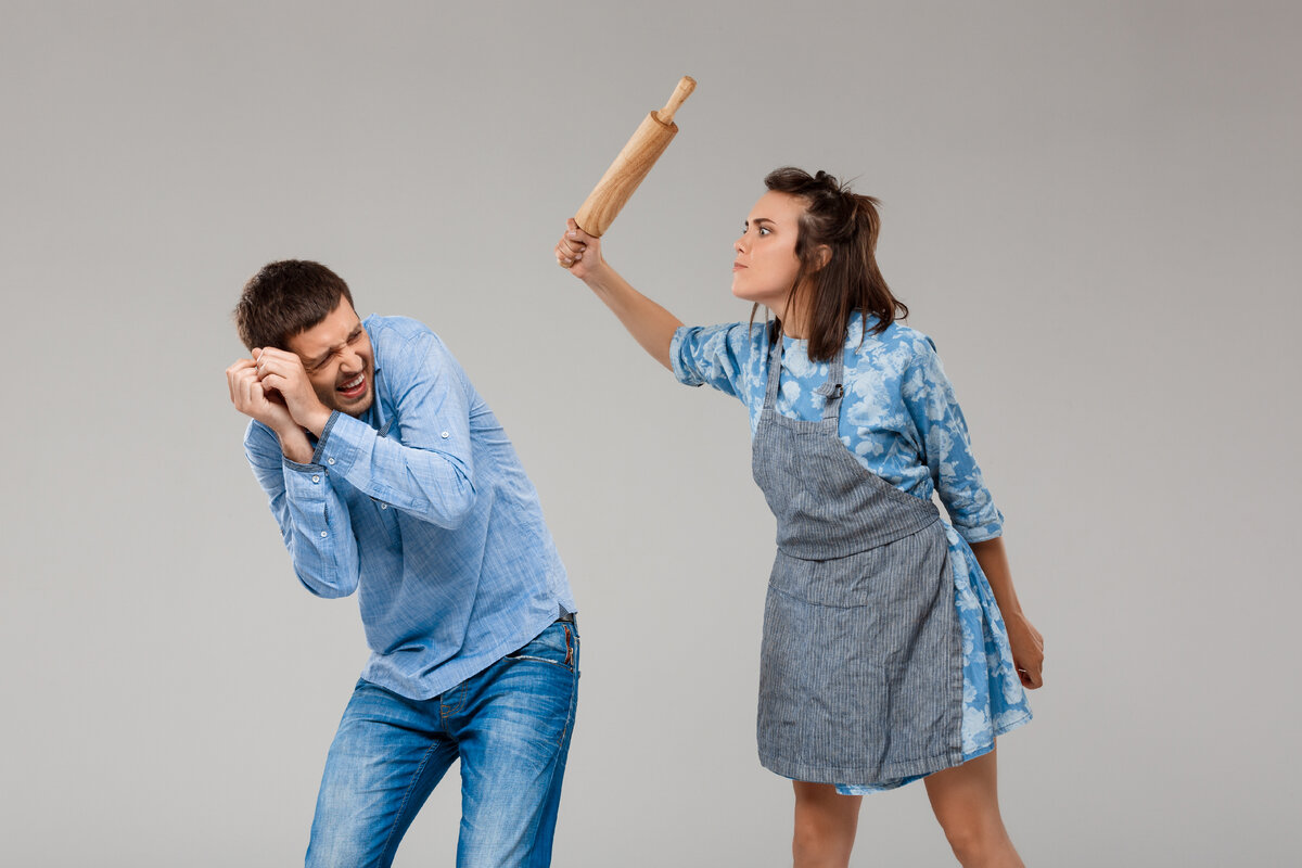 <a href="https://ru.freepik.com/free-photo/young-woman-beating-man-with-rolling-pin-over-grey-background_29175014.htm#query=%D0%BA%D1%80%D0%B0%D1%81%D0%B8%D0%B2%D0%B0%D1%8F%20%D0%B6%D0%B5%D0%BD%D1%89%D0%B8%D0%BD%D0%B0&position=21&from_view=search">Изображение от cookie_studio</a> на Freepik