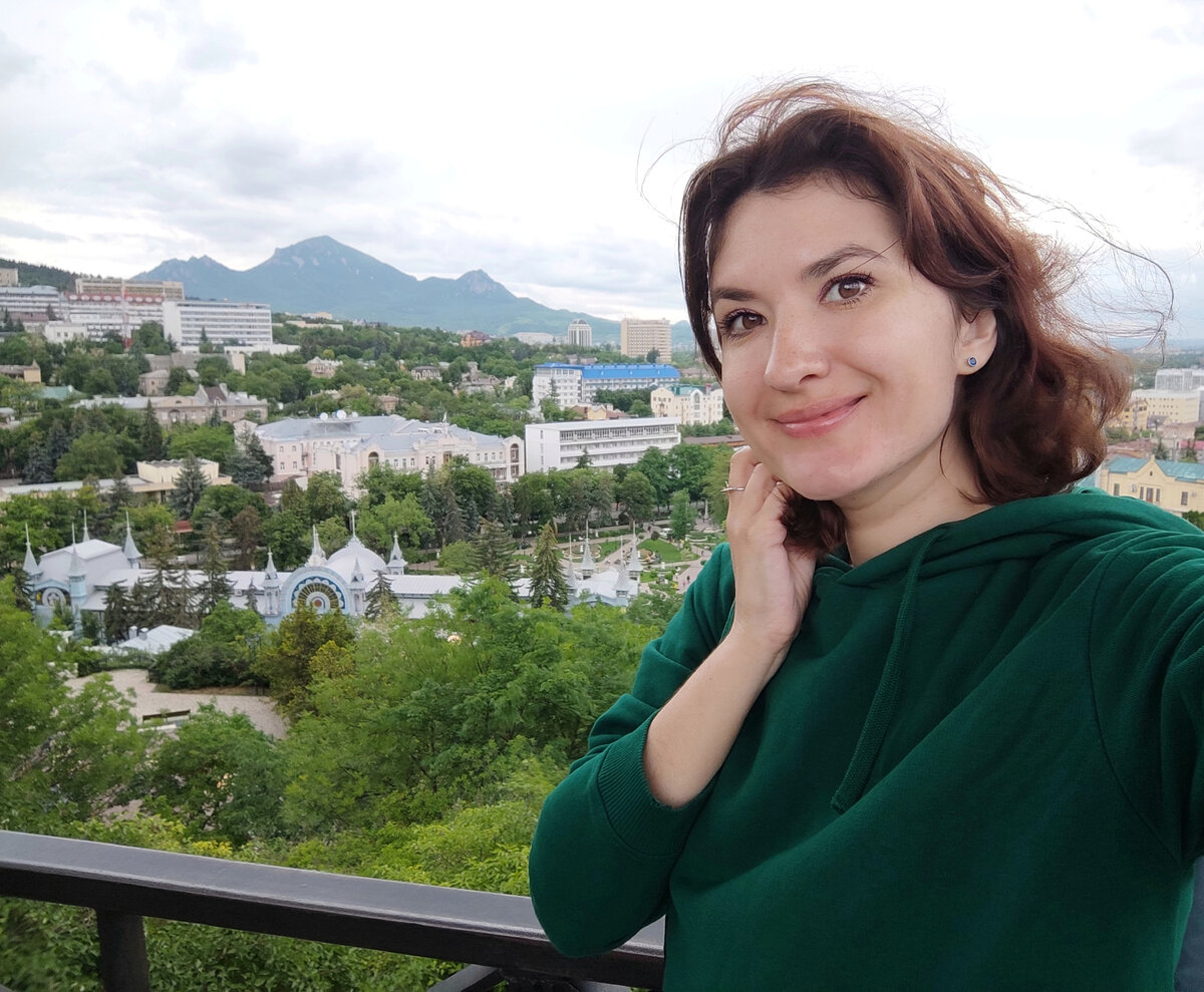 Привет! Меня зовут Саша, я люблю путешествия, интересные города и вкусную еду.