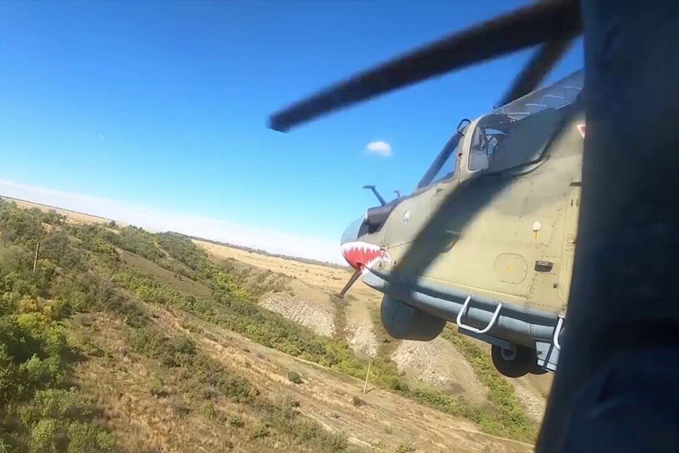     Наши вертолеты работают в паре, чтобы лишить возможности противника безнаказанно контратаковать