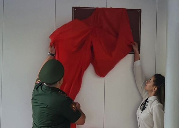    Открытие мемориальной доски погибшему в СВО военнослужащему Дмитрию Бурчику. Новокузнецк, Кемеровская область Администрация Новокузнецка