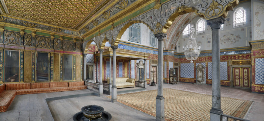 это дворец Топкапы, в Турции, но, думаю, что дворец кагана Хазарии ему не уступал в красоте и в роскоши, тем более, что во внешнем убранстве  и, в некотором образе жизни, хазары смотрели на Восток; из свободных источников