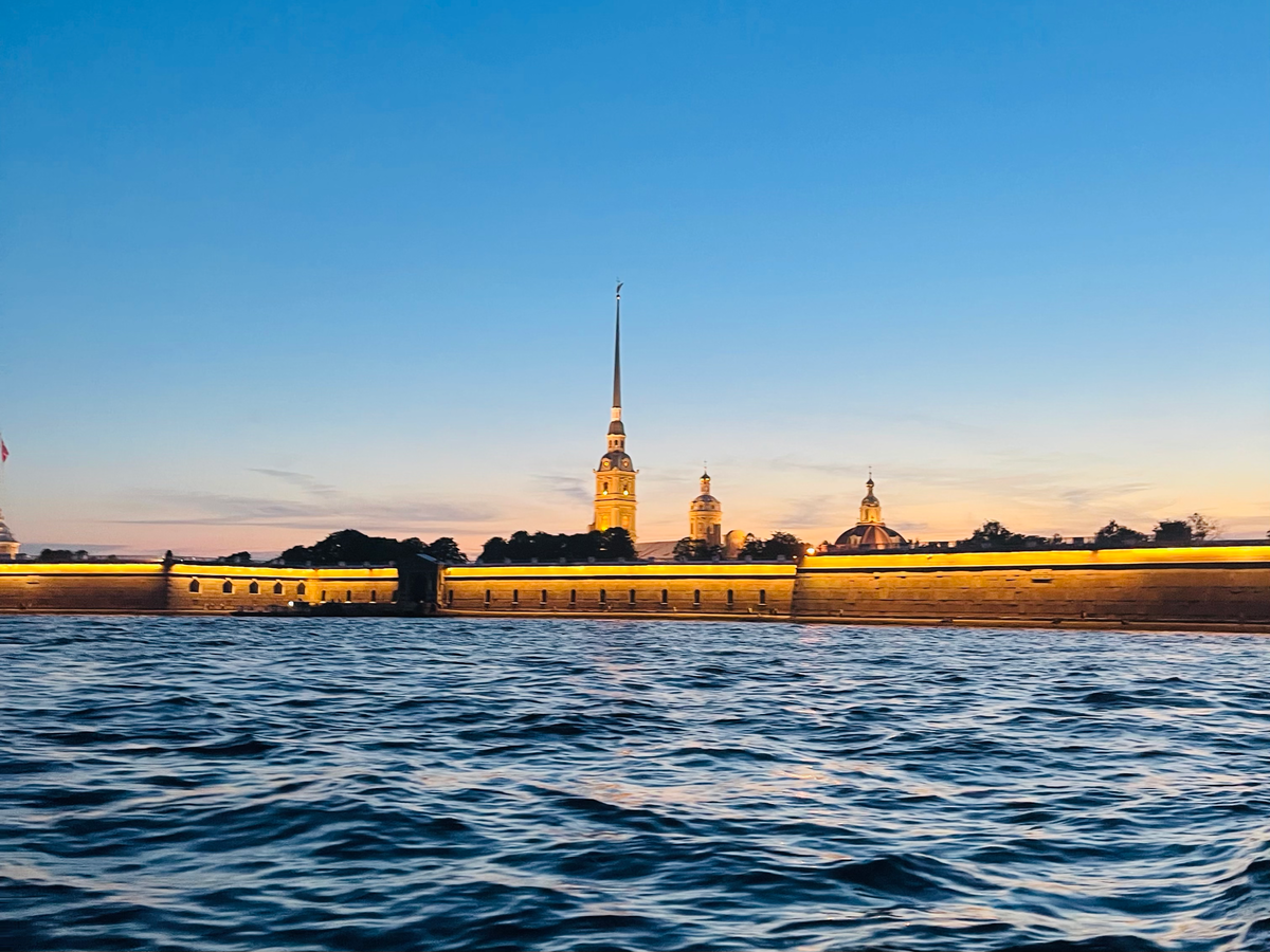 почему санкт петербург называют городом трех революций | Дзен