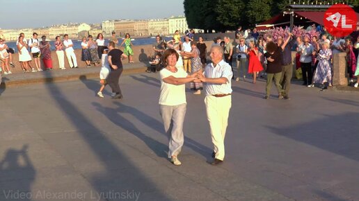 Вашему вниманию танец страсти Пасодобль. Бальные танцы на Стрелке В. О. OPEN AIR 28.08.2022