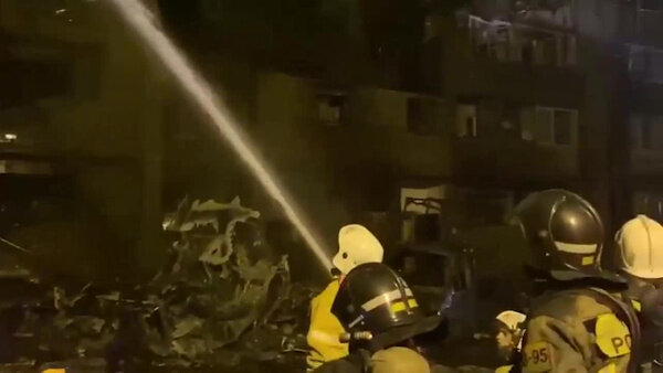 Место крушения Су-34 в Ейске. Видео @ Telegram / Министерство ГО и ЧС КК