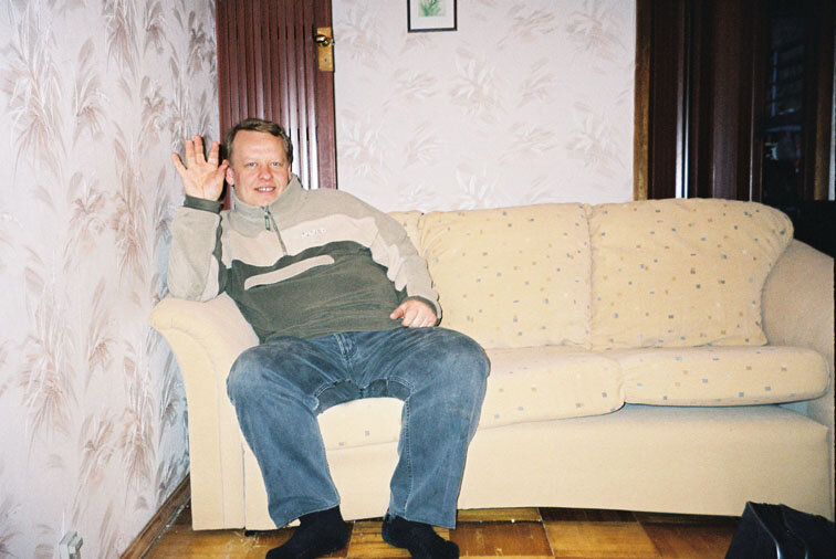 Я на отремонтированном диване где-то в 1998 году