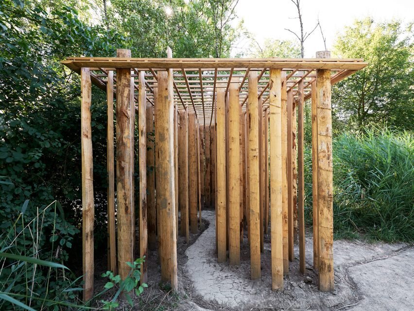 Источник изображения - https://static.dezeen.com/uploads/2022/08/cabins-festival-philippe-burguet-architecture-roundup-france_dezeen_2364_col_1-852x639.jpg