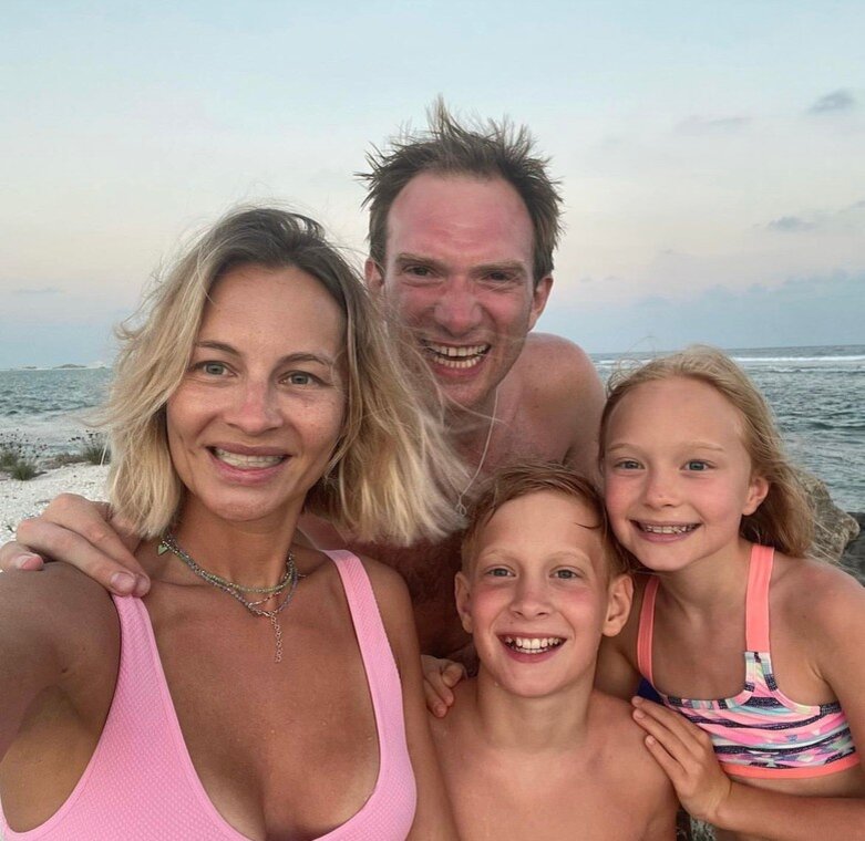     Андрей Бурковский с семьей. Фото: Инстаграм (запрещен в РФ) актера