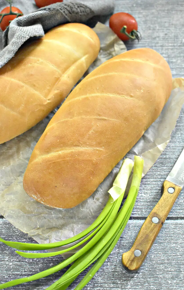 Домашний батон. Батон домашний. Батон в домашних условиях. Вкусный батон в домашних условиях. Как выглядит батон с дрожжами