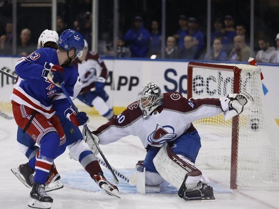     Александр Георгиев защищает ворота "Колорадо". Фото: twitter.com/Avalanche