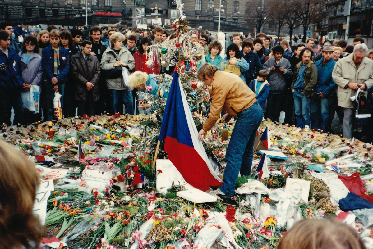 Чехословакия люди. Бархатная революция. Чехословакия. 1989 Год. Революция в Чехословакии 1989.