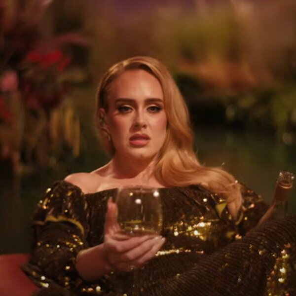     Адель отправилась вплавь по реке в клипе «I Drink Wine»