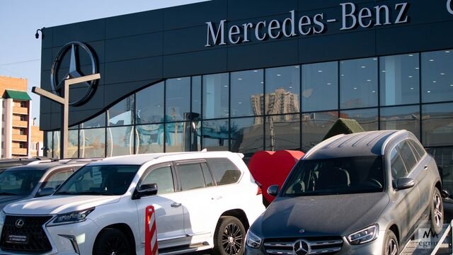    Автомобильный салон Mercedes-Benz Анна Рыжкова © ИА REGNUM