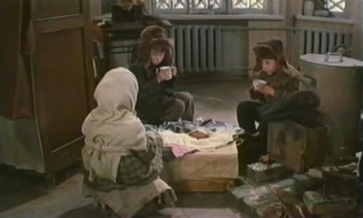 Кадр из фильма "Садись рядом Мишка!" взят для иллюстрации из Яндекс Картинки.  