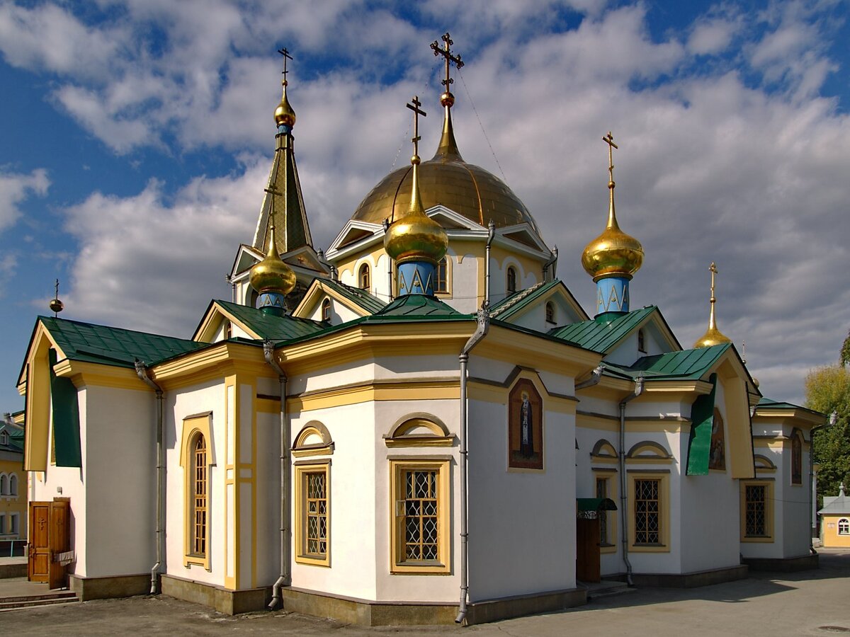 Церковь в городе