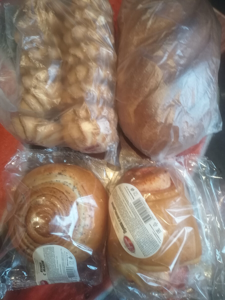 Хлеб, булки, печенье.