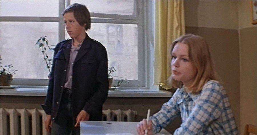 Как составить рейтинг лучших фильмов? По какому критерию их оценивать? Я думаю, однозначного ответа вам не даст никто. У киноакадемиков свои критерии, у зрителей другие, у критиков третьи. Но если всё же составлять список самых популярных фильмов с точки зрения зрителя, то тут лучше оглядываться на зрительские симпатии

Сначала я хотел обратиться к рейтингу "250 лучших фильмов по версии Кинопоиска", но выбрав из него 49 отечественных фильмов, я понял, что он не объективен. В нём не учитываются фильмы, у которых стоит метка "мини-сериал", то, что раньше называлось "телевизионный многосерийный фильм". Список лучших фильмов без "17 мгновений весны" или "Иронии судьбы" был бы очень неточным. Поэтому пришлось идти другим путём.

Но это всё не важно. Важен итог. А он таков - вот 50 лучших советских фильмов, с точки зрения зрительского голосования



"Место встречи изменить нельзя" 1979 год, реж. Станислав Говорухин



Рейтинг Кинопоиска 8.973 (IMDb: 9.00)




"Семнадцать мгновений весны" 1973 год, реж. Татьяна Лиознова



Рейтинг Кинопоиска 8.872 (IMDb: 9.00)




"Иван Васильевич меняет профессию" 1973 год, реж. Леонид Гайдай



Рейтинг Кинопоиска 8.789 (IMDb: 8.50)




"Операция "Ы" и другие приключения Шурика" 1965 год, реж. Леонид Гайдай



Рейтинг Кинопоиска 8.719 (IMDb: 8.70)




"В бой идут одни "старики" 1973 год, реж. Леонид Быков



Рейтинг Кинопоиска 8.712 (IMDb: 8.60)




"Приключения Шерлока Холмса и доктора Ватсона" 1981-1986 годы, реж. Игорь Масленников



Рейтинг Кинопоиска 8.601 (IMDb: 8.90)





"Бриллиантовая рука" 1968 год, реж. Леонид Гайдай



Рейтинг Кинопоиска 8.528 (IMDb: 8.60)




"Джентльмены удачи" 1971 год, реж. Александр Серый



Рейтинг Кинопоиска 8.523 (IMDb: 8.60)




"12 стульев" 1976 год, реж. Марк Захаров



Рейтинг Кинопоиска 8.498 (IMDb: 8.50)




"...А зори здесь тихие" 1972 год, реж. Станислав Ростоцкий



Рейтинг Кинопоиска 8.495 (IMDb: 8.40)




"Большая перемена" 1972 год, реж. Алексей Коренев



Рейтинг Кинопоиска 8.489 (IMDb: 8.40)




"Кавказская пленница, или Новые приключения Шурика" 1966 год, реж. Леонид Гайдай



Рейтинг Кинопоиска 8.464 (IMDb: 8.40)




"Офицеры" 1971 год, реж. Владимир Роговой



Рейтинг Кинопоиска 8.456 (IMDb: 7.90)




"Они сражались за Родину" 1975 год, реж. Сергей Бондарчук



Рейтинг Кинопоиска 8.375 (IMDb: 8.10)




"Белый Бим Черное ухо" 1976 год, реж. Станислав Ростоцкий



Рейтинг Кинопоиска 8.370 (IMDb: 8.40)




"Москва слезам не верит" 1979 год, реж. Владимир Меньшов



Рейтинг Кинопоиска 8.364 (IMDb: 8.20)




"Судьба человека" 1959 год, реж. Сергей Бондарчук



Рейтинг Кинопоиска 8.363 (IMDb: 8.10)





"Девчата" 1961 год, реж. Юрий Чулюкин



Рейтинг Кинопоиска 8.360 (IMDb: 8.10)




"Два капитана" 1976 год, реж. Евгений Карелов



Рейтинг Кинопоиска 8.359 (IMDb: 7.70)




"Про Федота-стрельца, удалого молодца" 1988 год, реж. Зинаида Алиева



Рейтинг Кинопоиска 8.357




"Уроки французского" 1978 год, реж. Евгений Ташков



Рейтинг Кинопоиска 8.356 (IMDb: 7.60)




"Собачье сердце" 1988 год, реж. Владимир Бортко



Рейтинг Кинопоиска 8.345 (IMDb: 8.90)




"Батальоны просят огня" 1985 год, реж. Александр Боголюбов...



Рейтинг Кинопоиска 8.338 (IMDb: 8.20)




"Противостояние" 1985 год, реж. Семён Аранович



Рейтинг Кинопоиска 8.323 (IMDb: 7.90)




"Тот самый Мюнхгаузен" 1979 год, реж. Марк Захаров



Рейтинг Кинопоиска 8.293 (IMDb: 8.70)




"Вечный зов" 1973 – 1983 годы, реж. Владимир Краснопольский...



Рейтинг Кинопоиска 8.293 (IMDb: 7.90)




"Служебный роман" 1977 год, реж. Эльдар Рязанов



Рейтинг Кинопоиска 8.288 (IMDb: 8.50)




"Летят журавли" 1957 год, реж. Михаил Калатозов



Рейтинг Кинопоиска 8.285 (IMDb: 8.30)




"Самогонщики" 1962 год, реж. Леонид Гайдай



Рейтинг Кинопоиска 8.278 (IMDb: 8.30)




"Друг" 1987 год, реж. Леонид Квинихидзе



Рейтинг Кинопоиска 8.275 (IMDb: 7.40)




"Добро пожаловать, или Посторонним вход воспрещен" 1964 год, реж. Элем Климов



Рейтинг Кинопоиска 8.272 (IMDb: 8.20)




"Любовь и голуби" 1984 год, реж. Владимир Меньшов



Рейтинг Кинопоиска 8.263 (IMDb: 8.30)





"Гостья из будущего" 1984 год, реж. Павел Арсенов



Рейтинг Кинопоиска 8.262 (IMDb: 8.40)




"Не покидай..." 1989 год, реж. Леонид Нечаев



Рейтинг Кинопоиска 8.259 (IMDb: 8.00)




"12 стульев" 1971 год, реж. Леонид Гайдай



Рейтинг Кинопоиска 8.247 (IMDb: 8.40)




"Отец солдата" 1965 год, реж. Серго Закариадзе, Владимир Привальцев, ...



Рейтинг Кинопоиска 8.235 (IMDb: 8.80)





"Баллада о солдате" 1959 год, реж. Григорий Чухрай



Рейтинг Кинопоиска 8.232 (IMDb: 8.10)




"На войне как на войне" 1968 год, реж. Виктор Трегубович



Рейтинг Кинопоиска 8.231 (IMDb: 8.10)




"Живые и мертвые" 1963 год, реж. Александр Столпер



Рейтинг Кинопоиска 8.227 (IMDb: 7.50)




"Ирония судьбы, или С легким паром!" 1975 год, реж. Эльдар Рязанов



Рейтинг Кинопоиска 8.216 (IMDb: 8.40)




"Обыкновенное чудо" 1978 год, реж. Марк Захаров



Рейтинг Кинопоиска 8.214 (IMDb: 8.50)





"Максим Перепелица" 1955 год, реж. Анатолий Граник



Рейтинг Кинопоиска 8.214 (IMDb: 7.80)




"Михайло Ломоносов" 1986 год, реж. Александр Прошкин



Рейтинг Кинопоиска 8.214 (IMDb: 8.10)





"Россия молодая" 1981 – 1982годв, реж. Илья Гурин



Рейтинг Кинопоиска 8.210 (IMDb: 8.10)




"Покровские ворота" 1982 год, реж. Михаил Козаков



8.208 (IMDb: 8.30)




"Белые росы" 1983 год, реж. Игорь Добролюбов



8.203 (IMDb: 7.50)




"Вам и не снилось..." 1980 год, реж. Илья Фрэз



8.196 (IMDb: 8.00)




"Юнона и Авось" 1983 год, реж. Марк Захаров



8.193 (IMDb: 7.70)




"Дети Дон-Кихота" 1966 год, реж. Евгений Карелов



8.191 (IMDb: 7.30)




"Когда я стану великаном" 1979 год, реж. Инна Туманян

