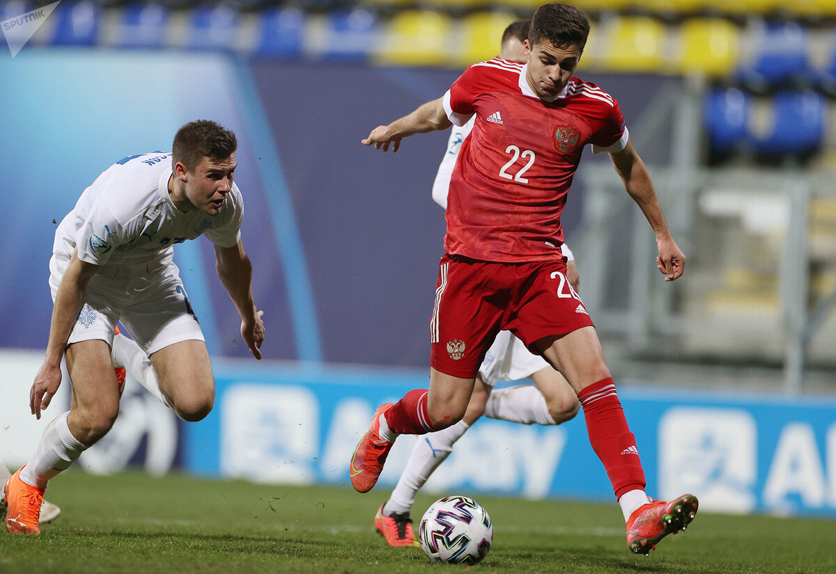 Арсен Захарян - игрок сборной России