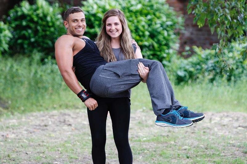 Мам, ну пусти, я сам покушать могу! 