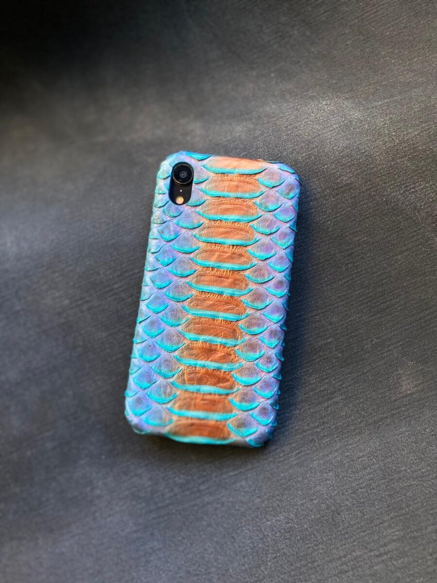 Яркий кожаный чехол из питона Mobcase 1436