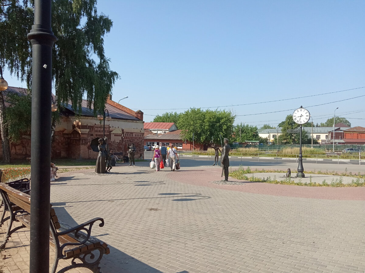 Фото автора: за поворотом здания типографии располагался базар, а не рынок! Такое название места торговли за углом типографии сложилось исторически!