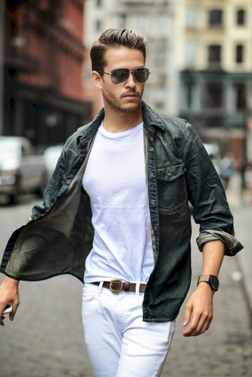 Белые брюки - правильный акцент и отличный настрой. Фото из открытых источников. 