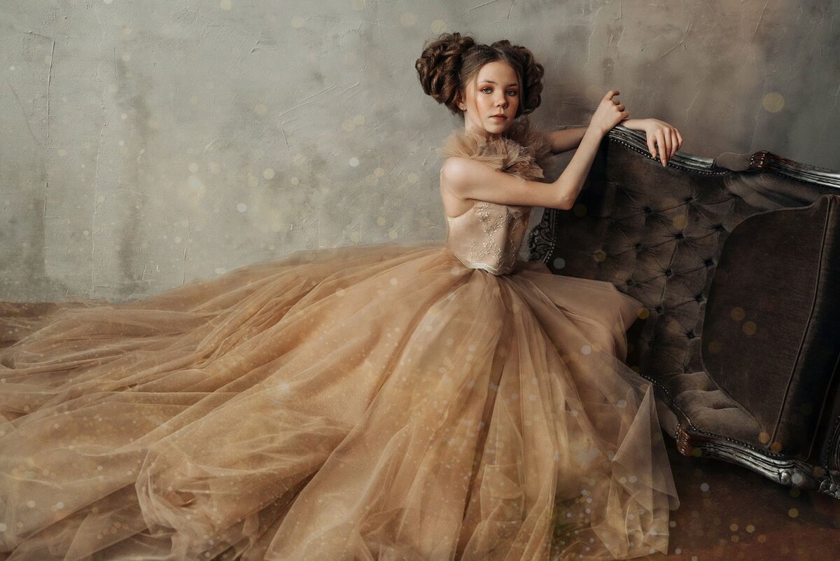 Зендая 2022. Художник константин разумов razumov konstantin. Образ императрицы. Макияж гламур. Энн хэтэуэй белоснежка.