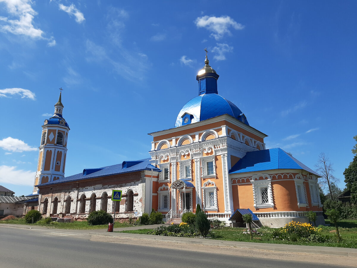 Церковь в честь иконы Божьей Матери "Знамение" или просто Знаменская церковь