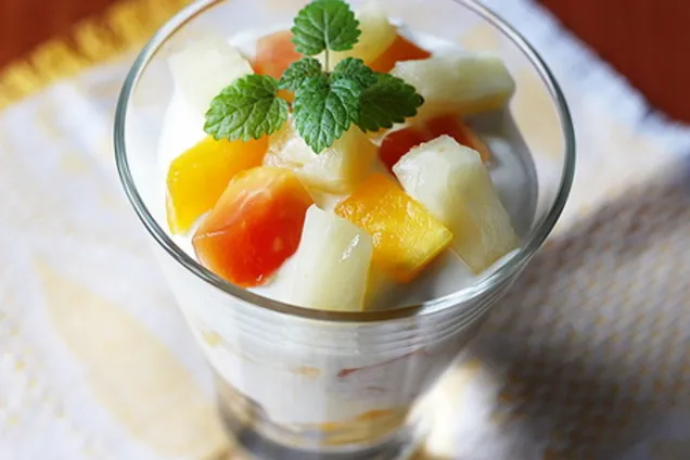 Фруктовый салат с йогуртом 