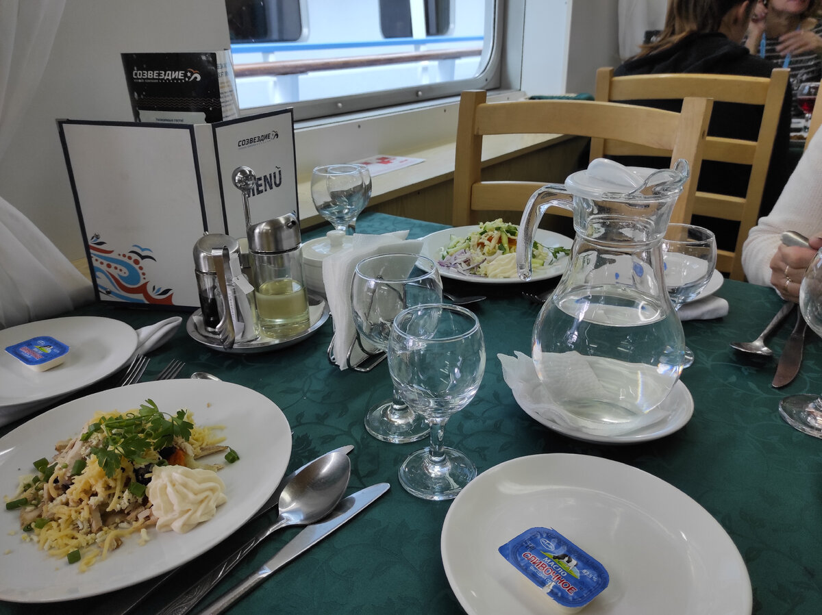 В ресторане