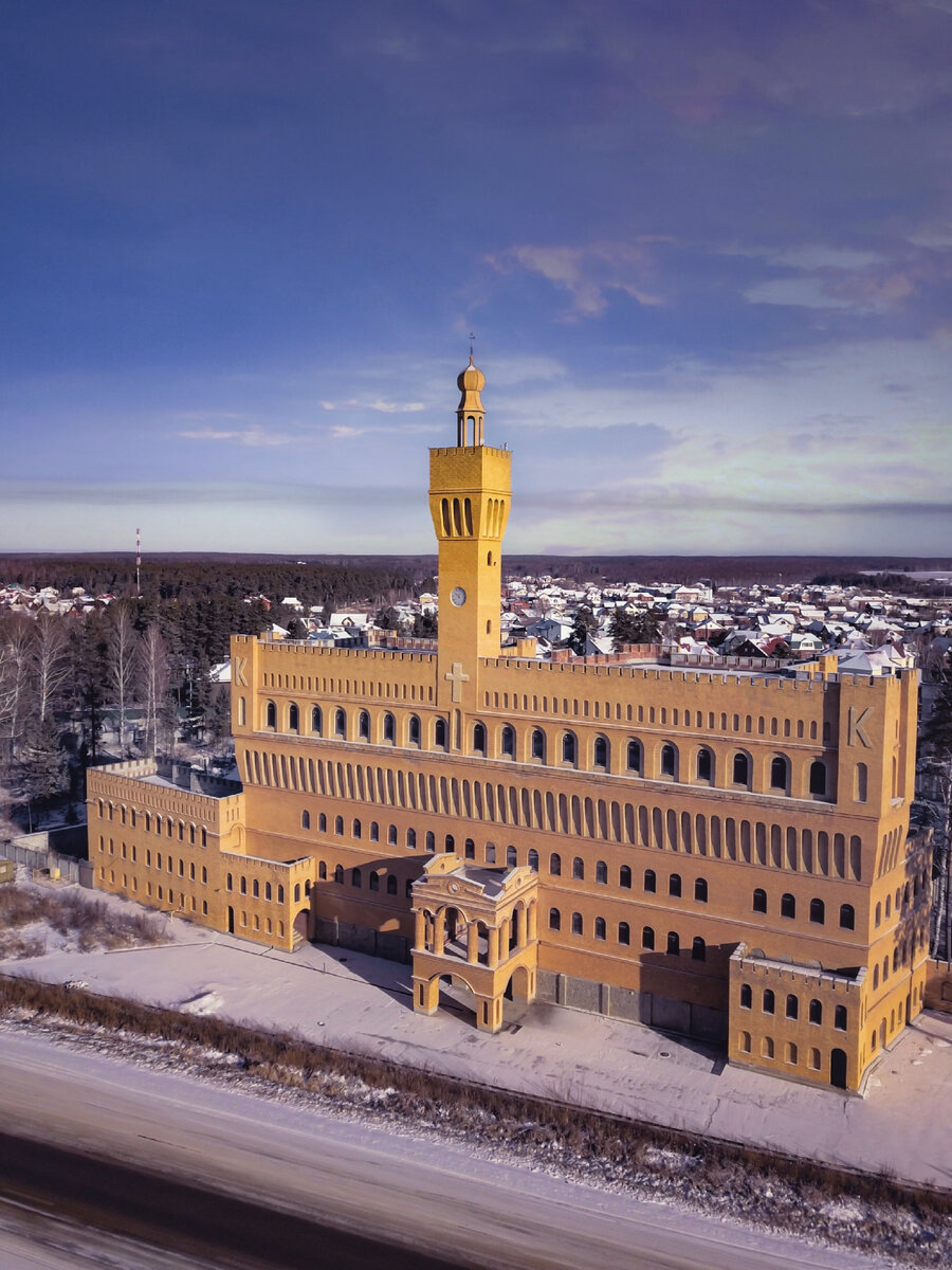 Непонятный дом. Фото автора