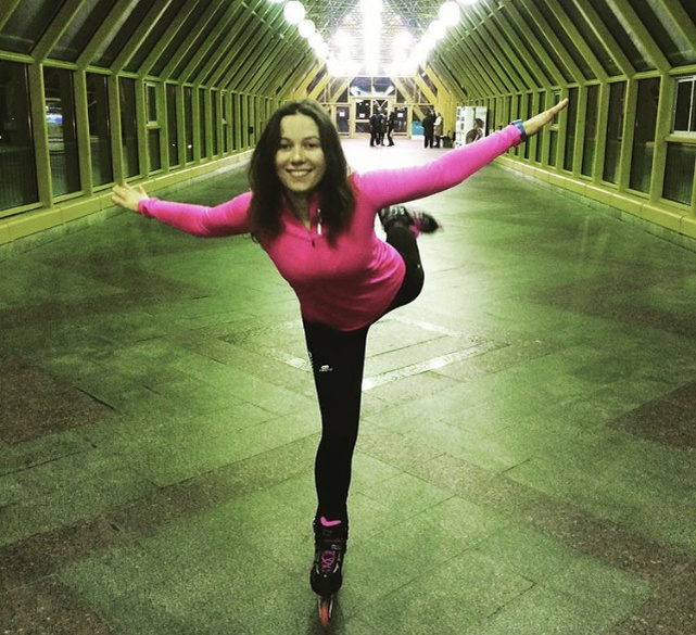 Когда погода на улице радует снегом и льдом, а кататься на роликах ещё так же сильно охото. 