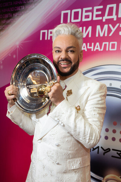 Киркоров пошутил о том, что часто просит в долг у Баскова 