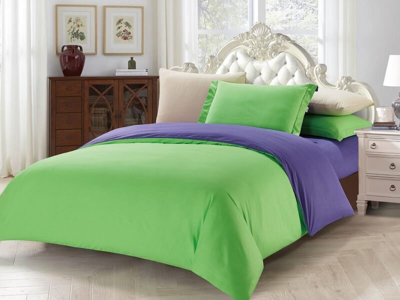 В отелях часто не застилают постель покрывалом.