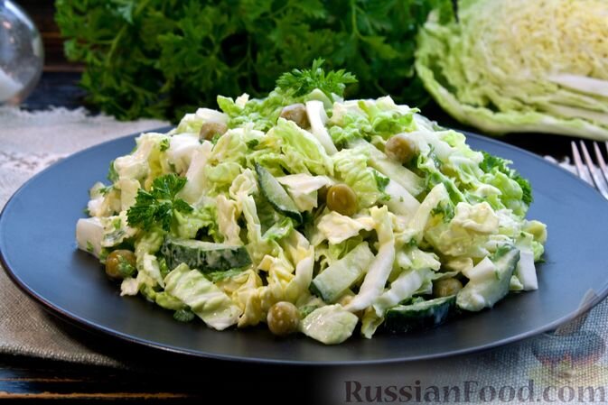 Салат из пекинской капусты и курицы с пикантной заправкой