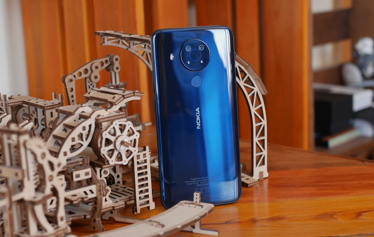 Смартфоны Nokia безлики, и это не единственная их проблема. Фото: YouTube-канал FERUMM LIVE