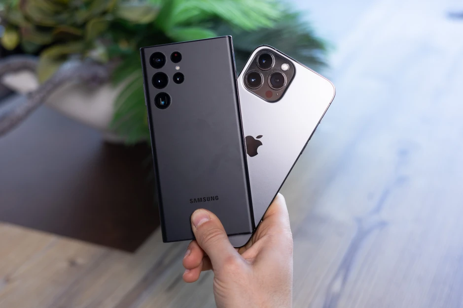 F22 s3 pro. Galaxy s22 vs iphone 13. Самсунг s22 ультра. Galaxy s22 Ultra. Самсунг с 13 ультра.