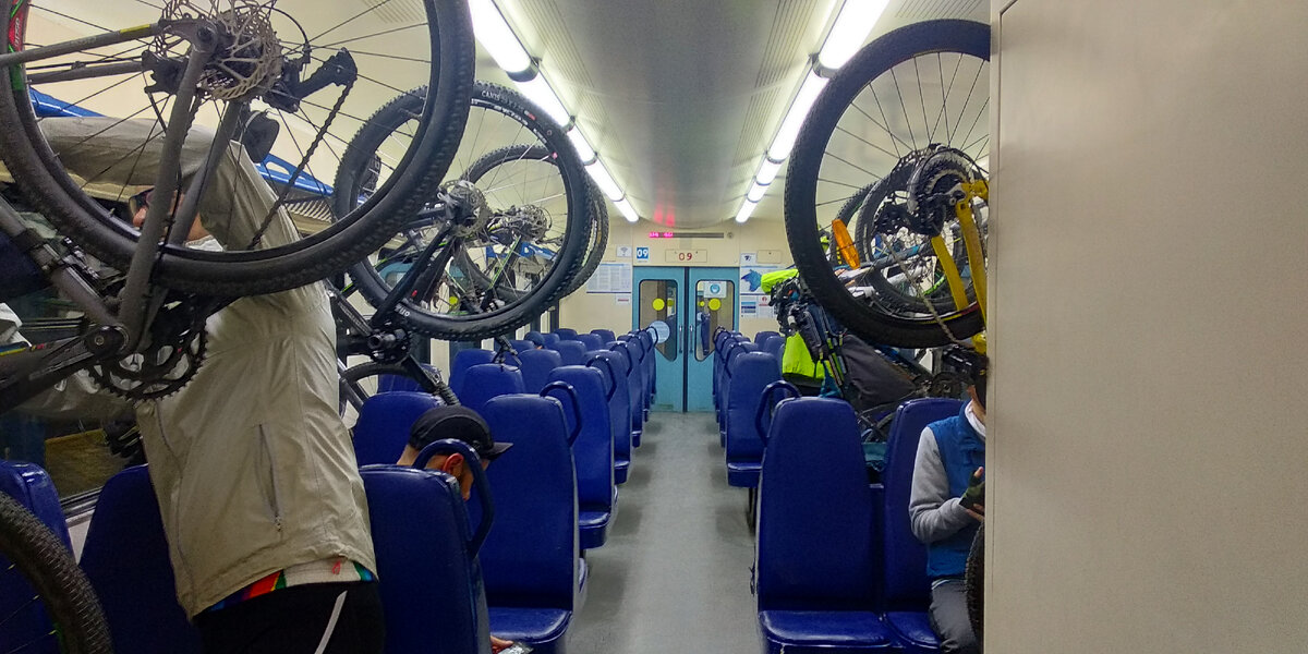 Утро. Первая электричка