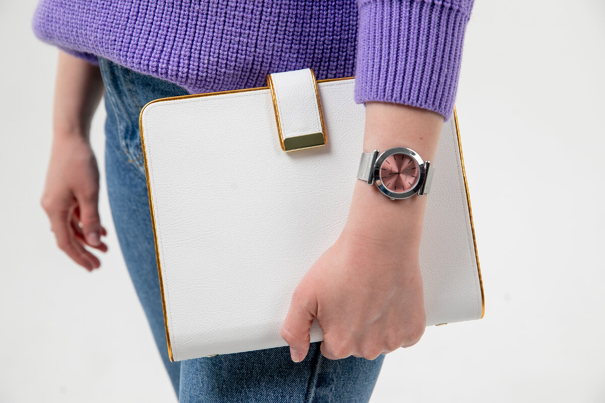 Итальянская экокожа, цвет белый с отделкой «золотом» 