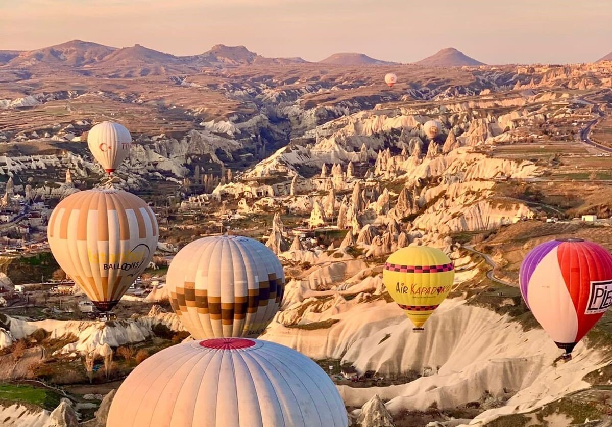 Каппадокия шары цена 2024. Каппадокия воздушные шары фестиваль. Каппадокия Турция воздушные шары. Фестиваль воздушных шаров в Каппадокии. Каппадокия воздушные шары 2022.