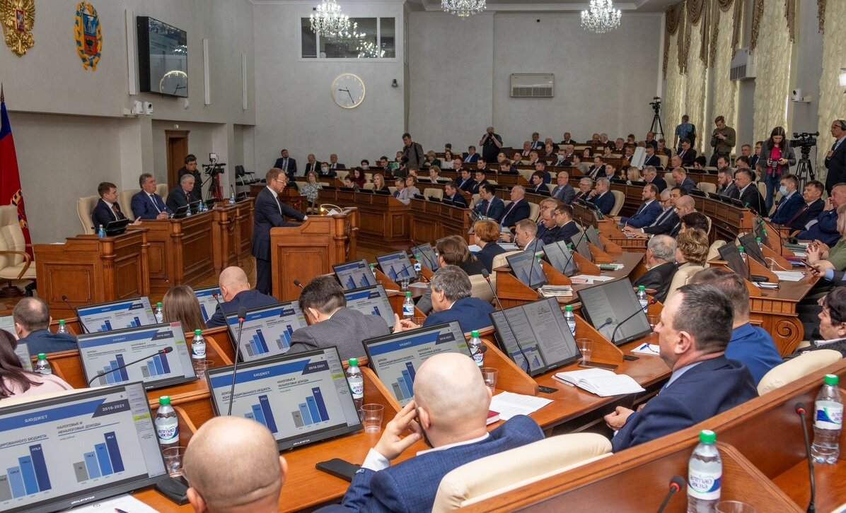 Депутаты алтайского законодательного собрания. Заксобрание Тувы.. Руководитель Законодательного собрания Алтайского края в 2000 году. Хак собрание Белобородова. Законодательное собрание Алтайского края.