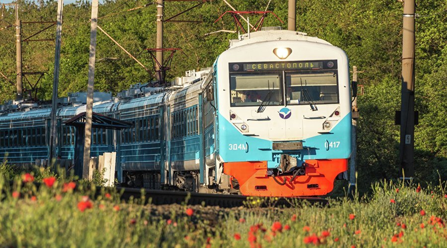 Электропоезд // Фото: Южная пригородная пассажирская компания