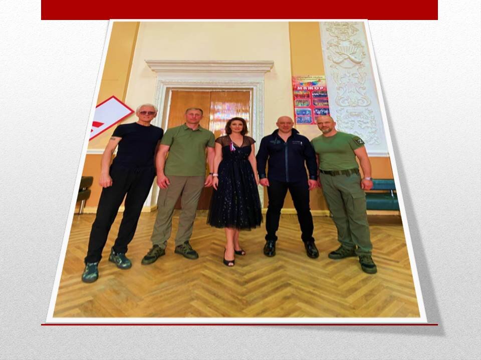 в такой хорошей компании работать мона без выходных и праздников, где фото - Настины соцсети