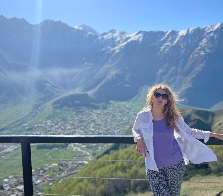 Ваш скромный автор Наталья и Степанцминда (внизу)