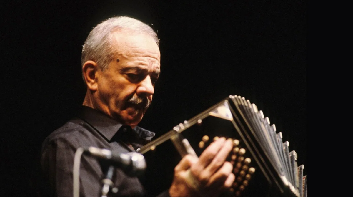 Astor piazzolla. Астор Пьяццолла. Бандонеон Пьяццолла. Бандонеон Астор Пьяццолла. Пьяццолла композитор.