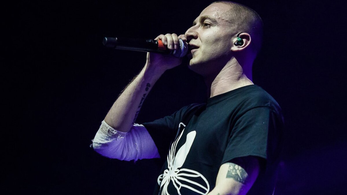 РЭП-ИСПОЛНИТЕЛЬ «OXXXYMIRON», а именно ФЕДОРОВ МИРОН