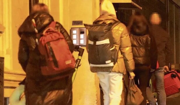 Трех женщин принимают в бордель в Осло. Их только что контрабандой ввёз в Норвегию водитель. Фото предоставлено норвежской полицией 