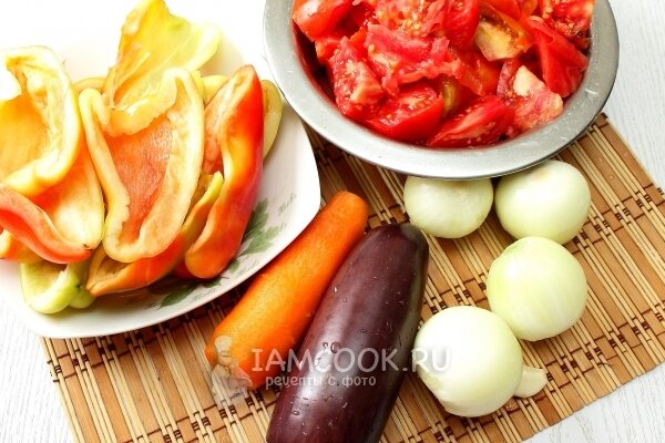 Овощной салат «Десятка» с баклажанами на зиму